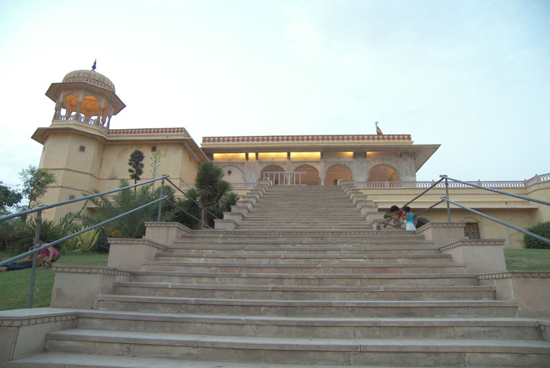 Way to Govind Devji Temple