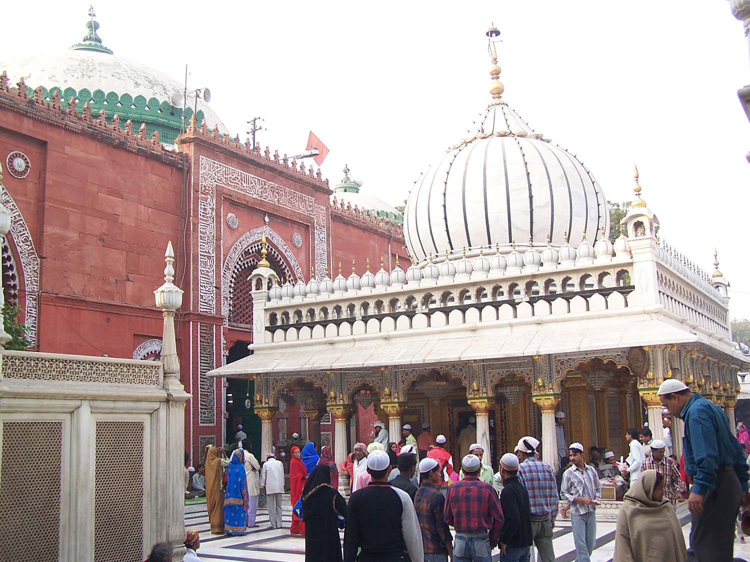 Hazrat Nizamuddin Dargah In Delhi The Mausoleum Of Nizamuddin Aulia