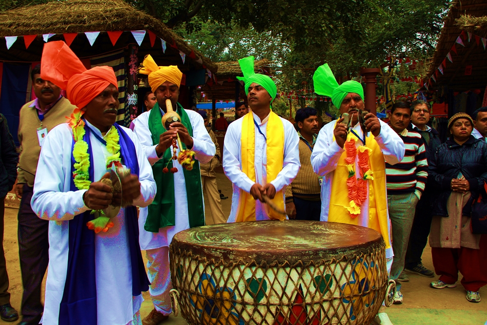 Surajkund Mela - Tribal performer entertaining visitor with local music