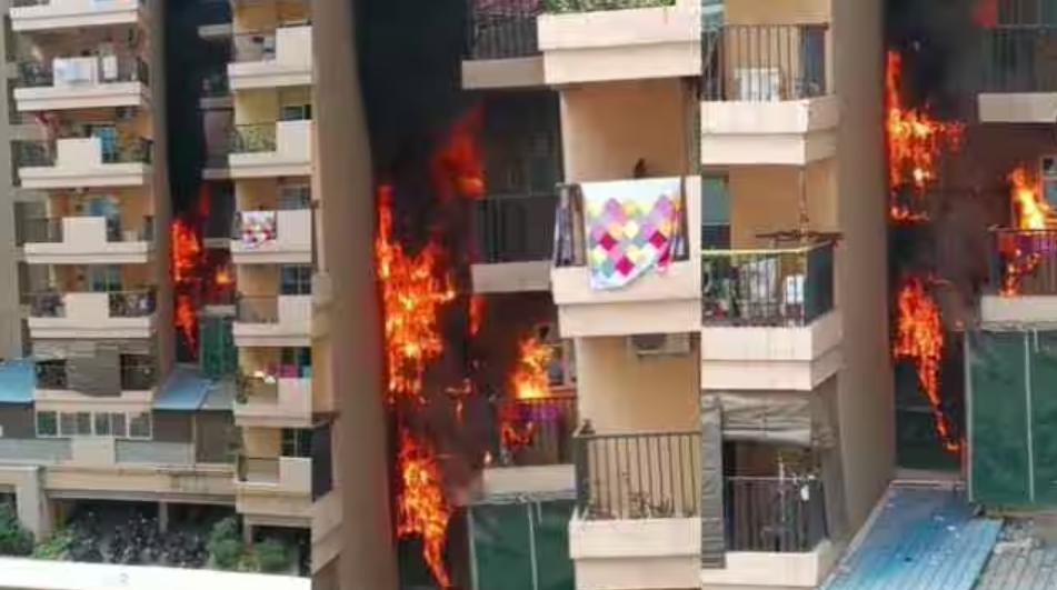 Massive Fire in Gaur City 14th Avenue Society, Greater Noida Today