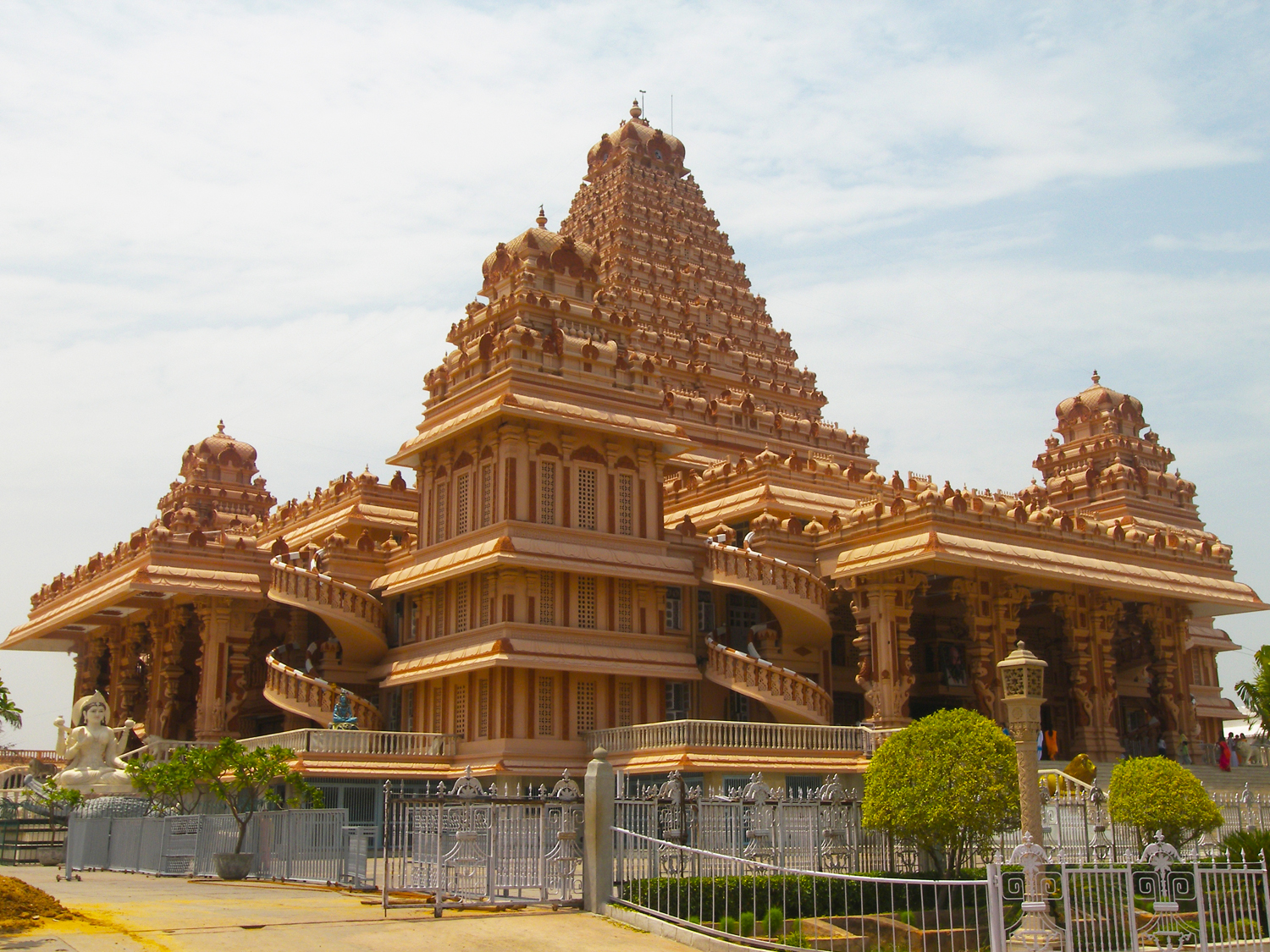 Chhattarpur Mandir